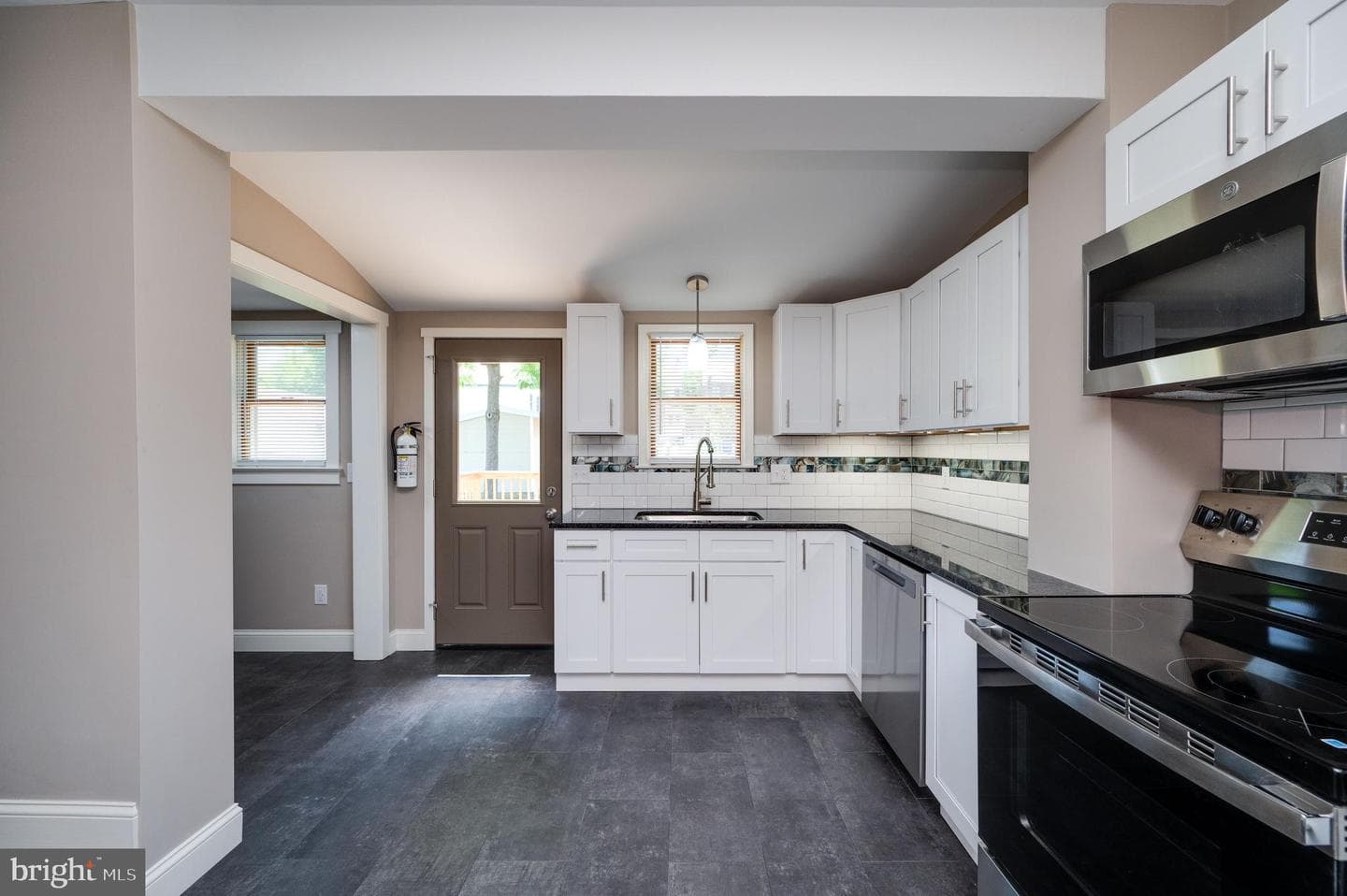 662 Spruce Street photo 18