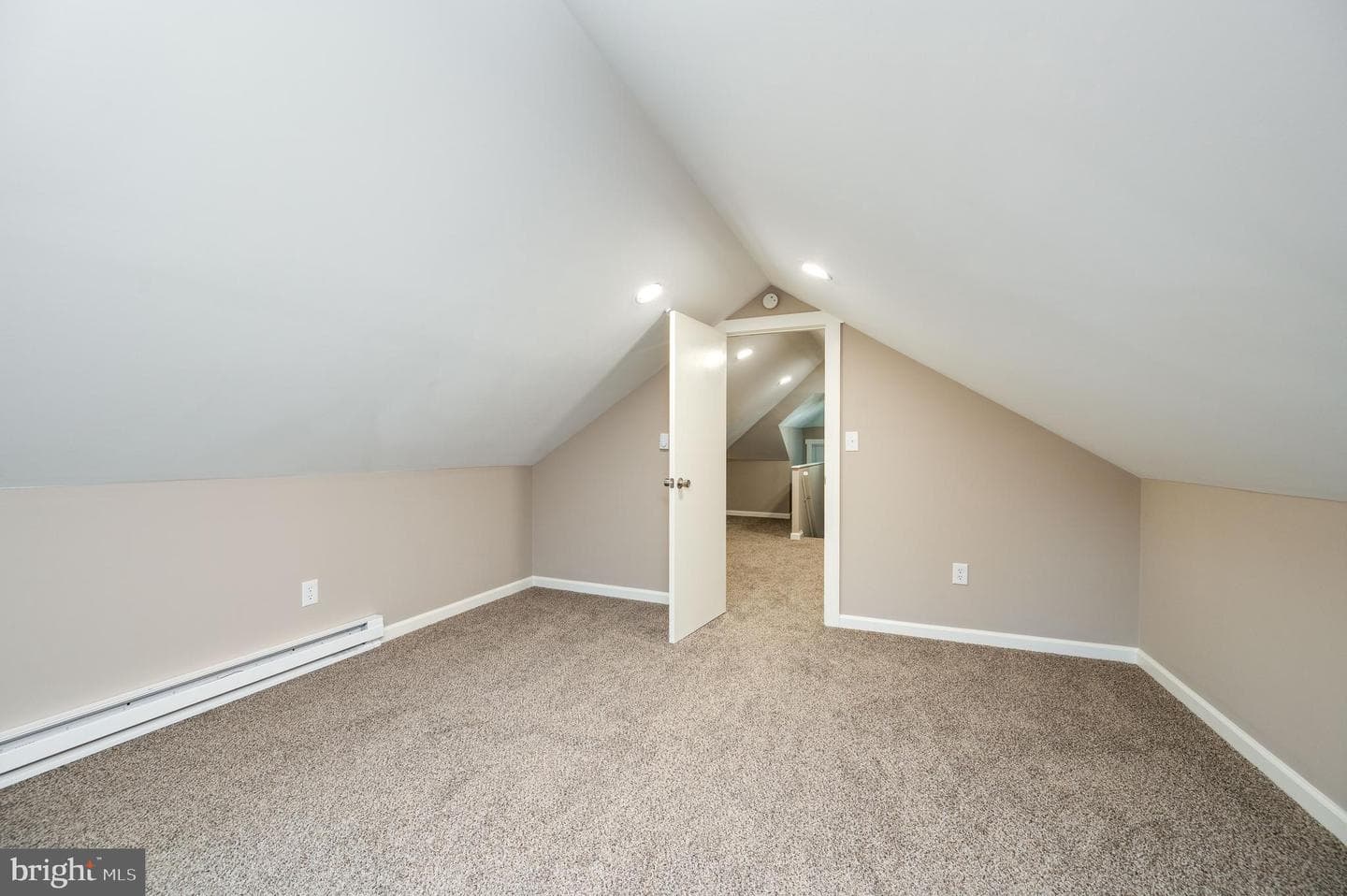 662 Spruce Street photo 31