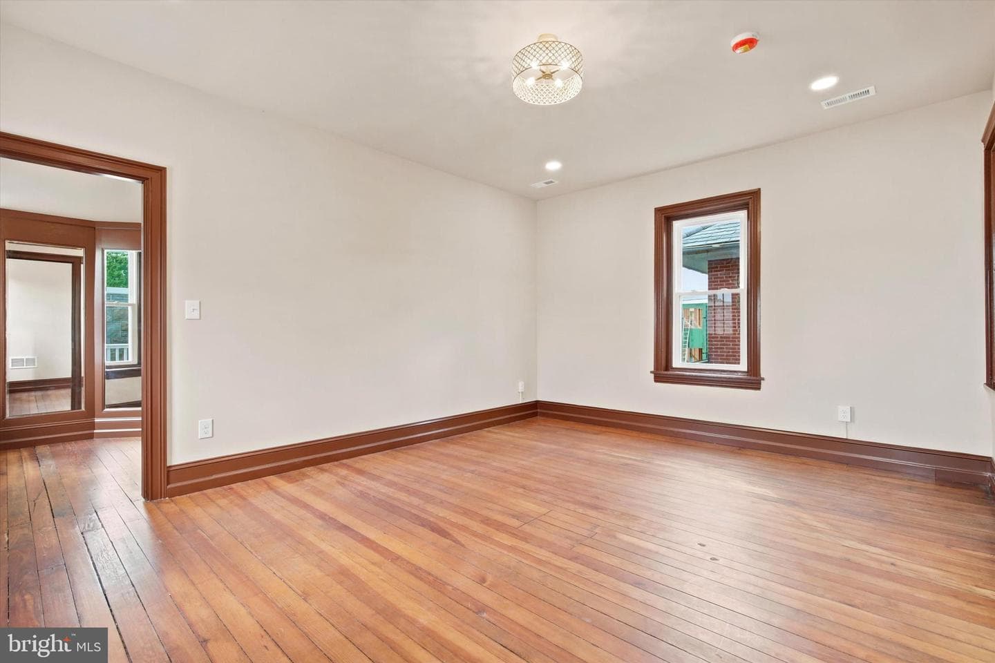 1040 E High Street photo 16