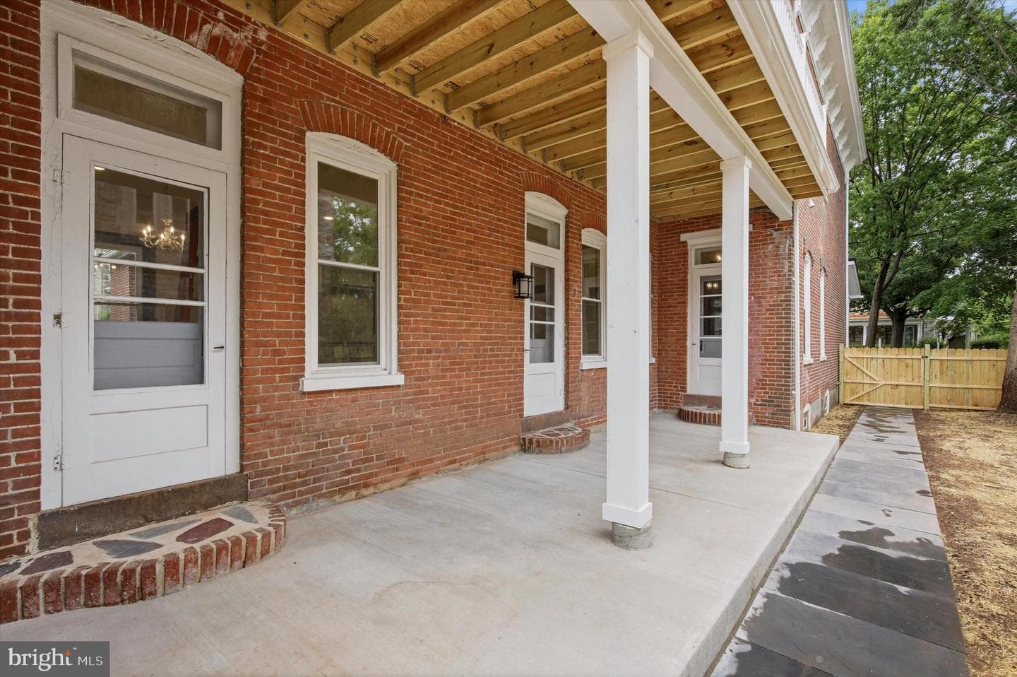 1040 E High Street photo 33