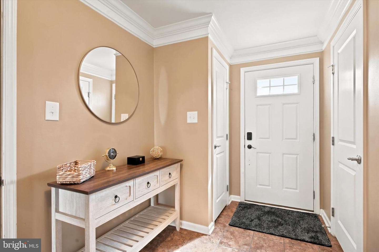 175 Tulip Lane photo 3