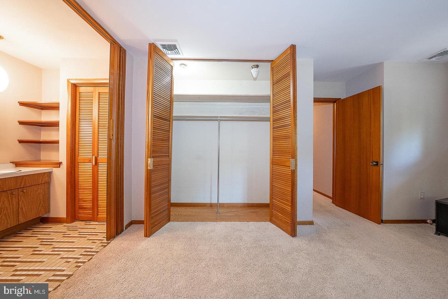 696 Forest Road photo 27