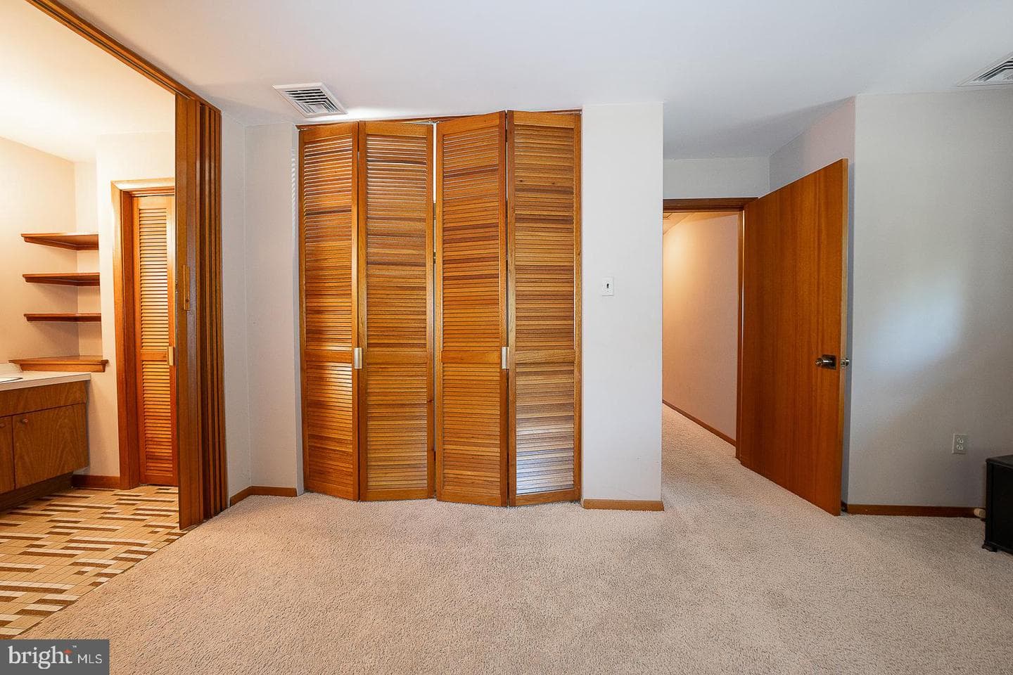 696 Forest Road photo 28