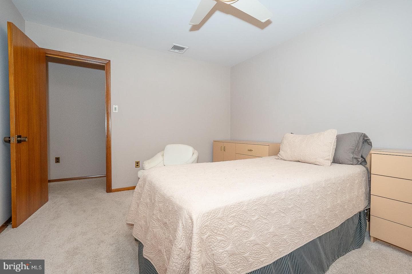 696 Forest Road photo 31