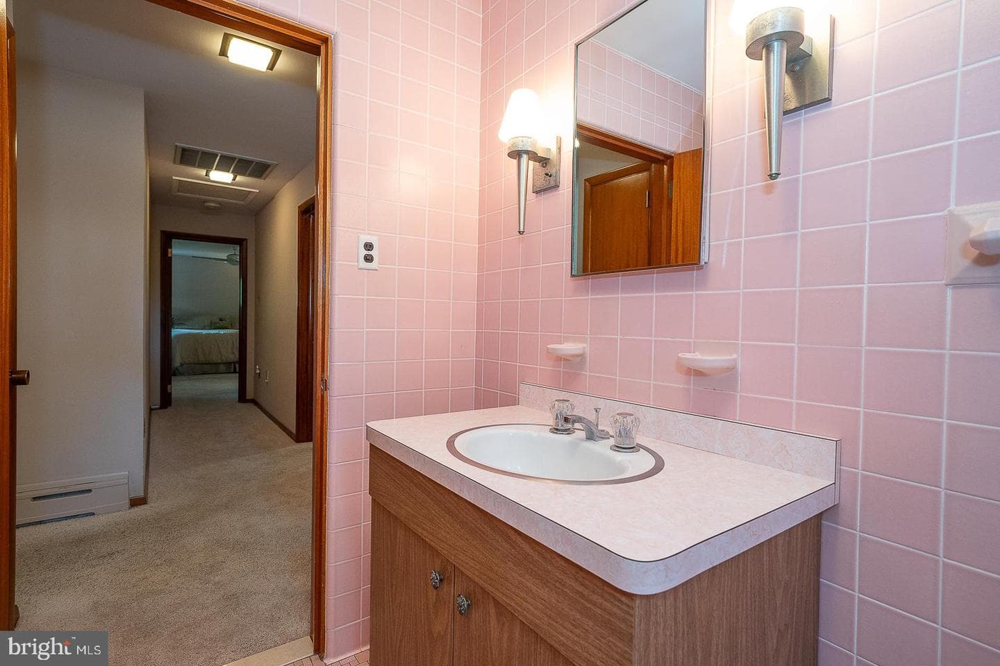 696 Forest Road photo 37