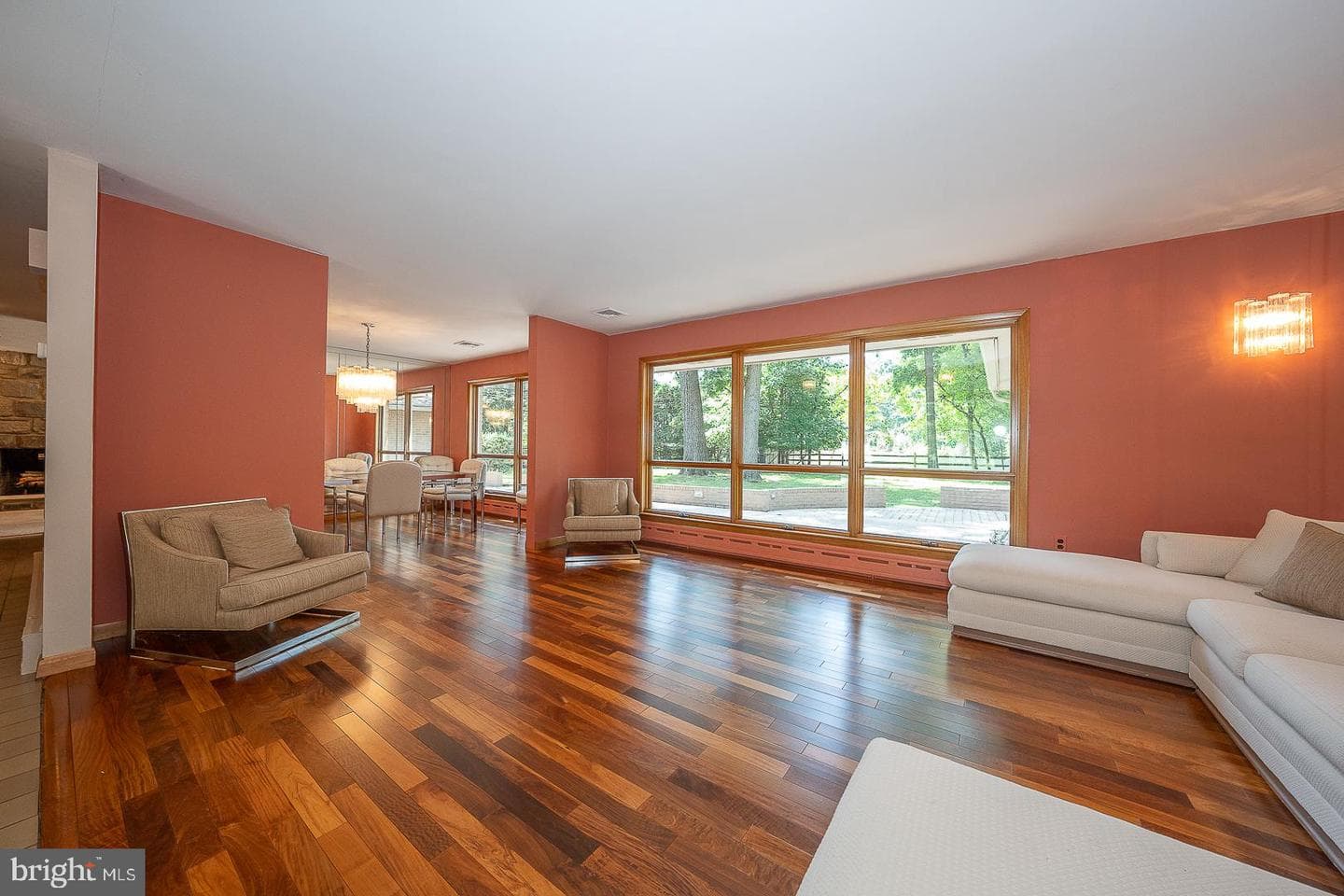 696 Forest Road photo 8