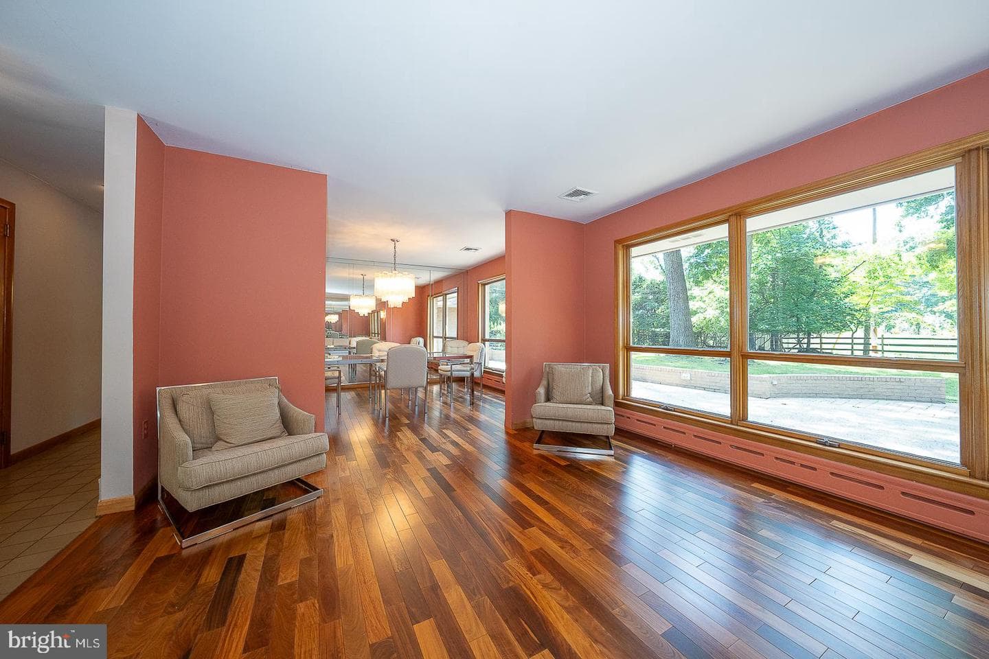 696 Forest Road photo 9