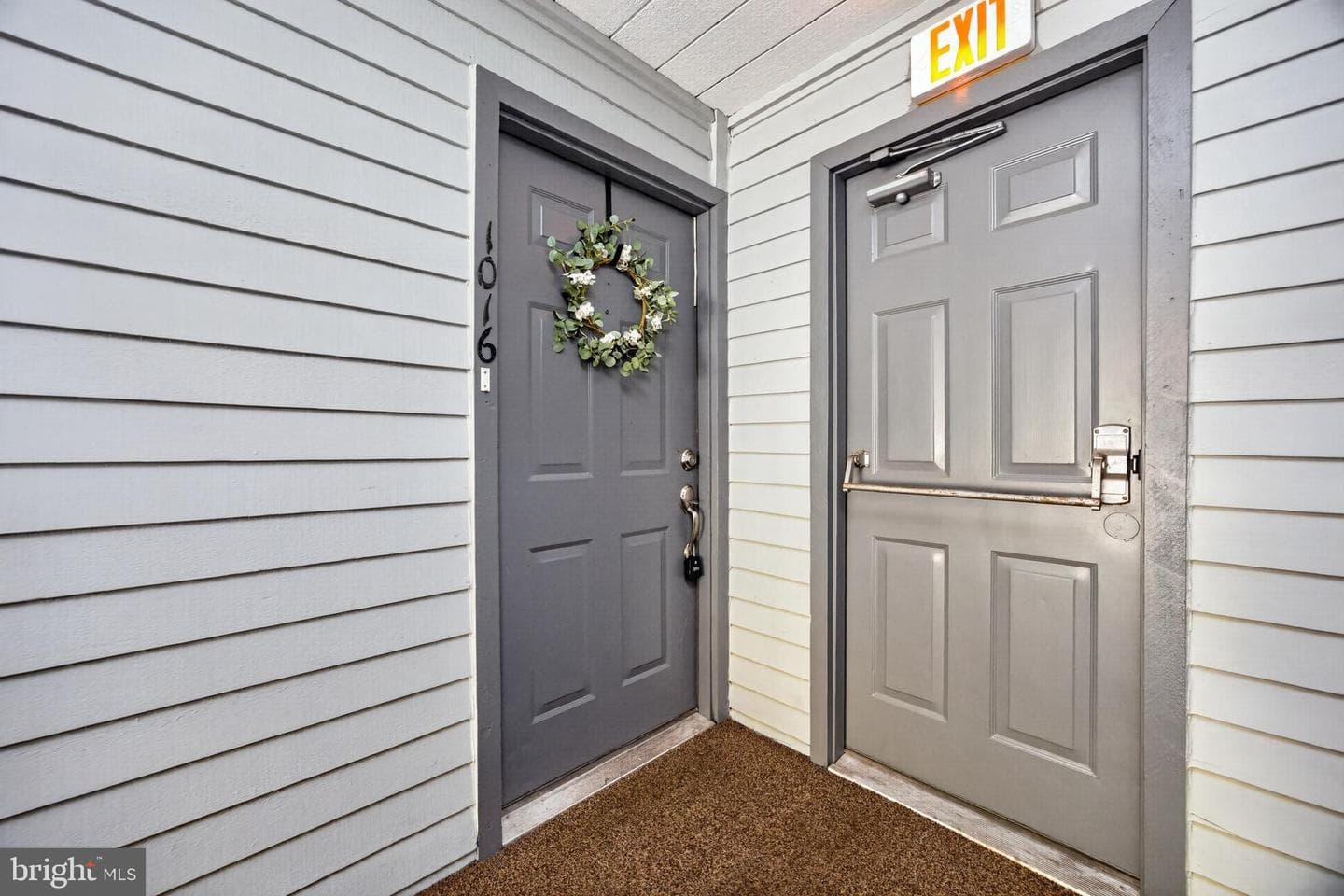 1016 Dogwood Court photo 2