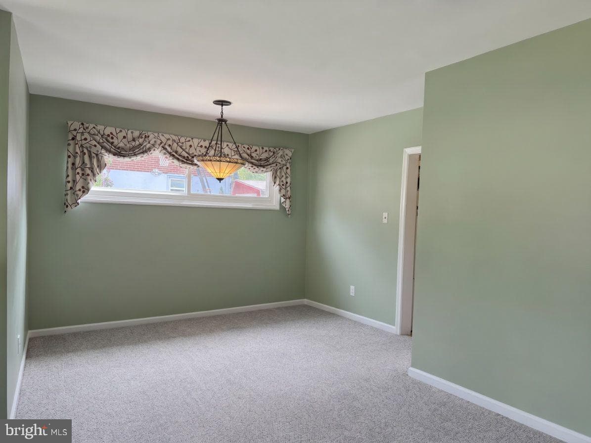 511 Edgley Avenue photo 4