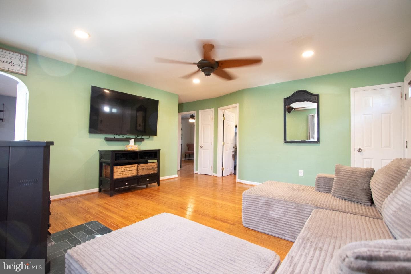 667 Beechwood Avenue photo 4