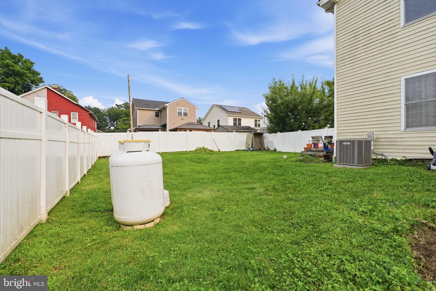 335 Linden Avenue photo 17