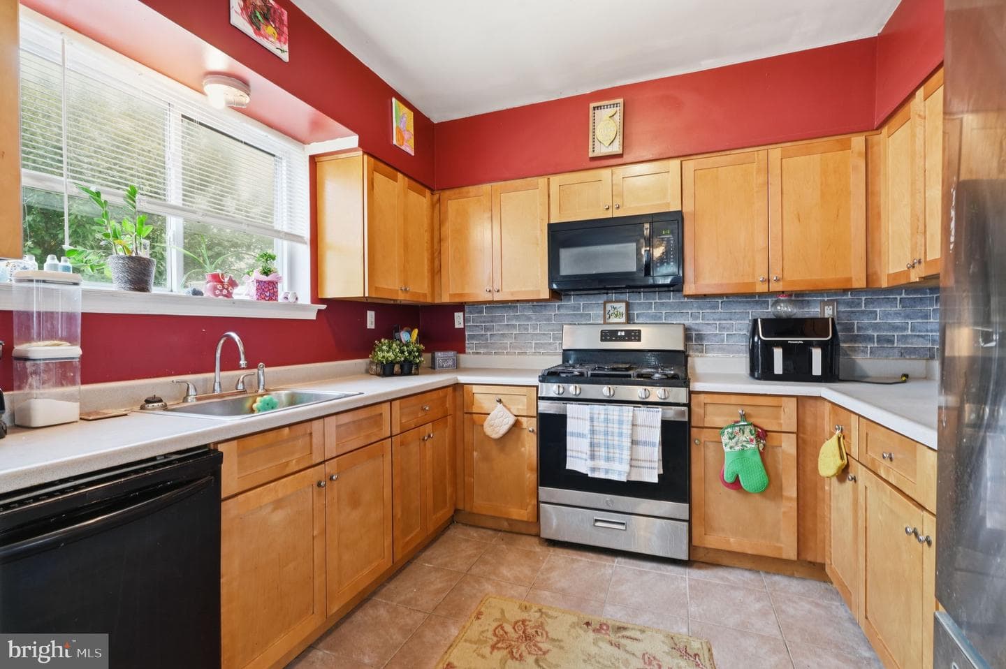 335 Linden Avenue photo 8