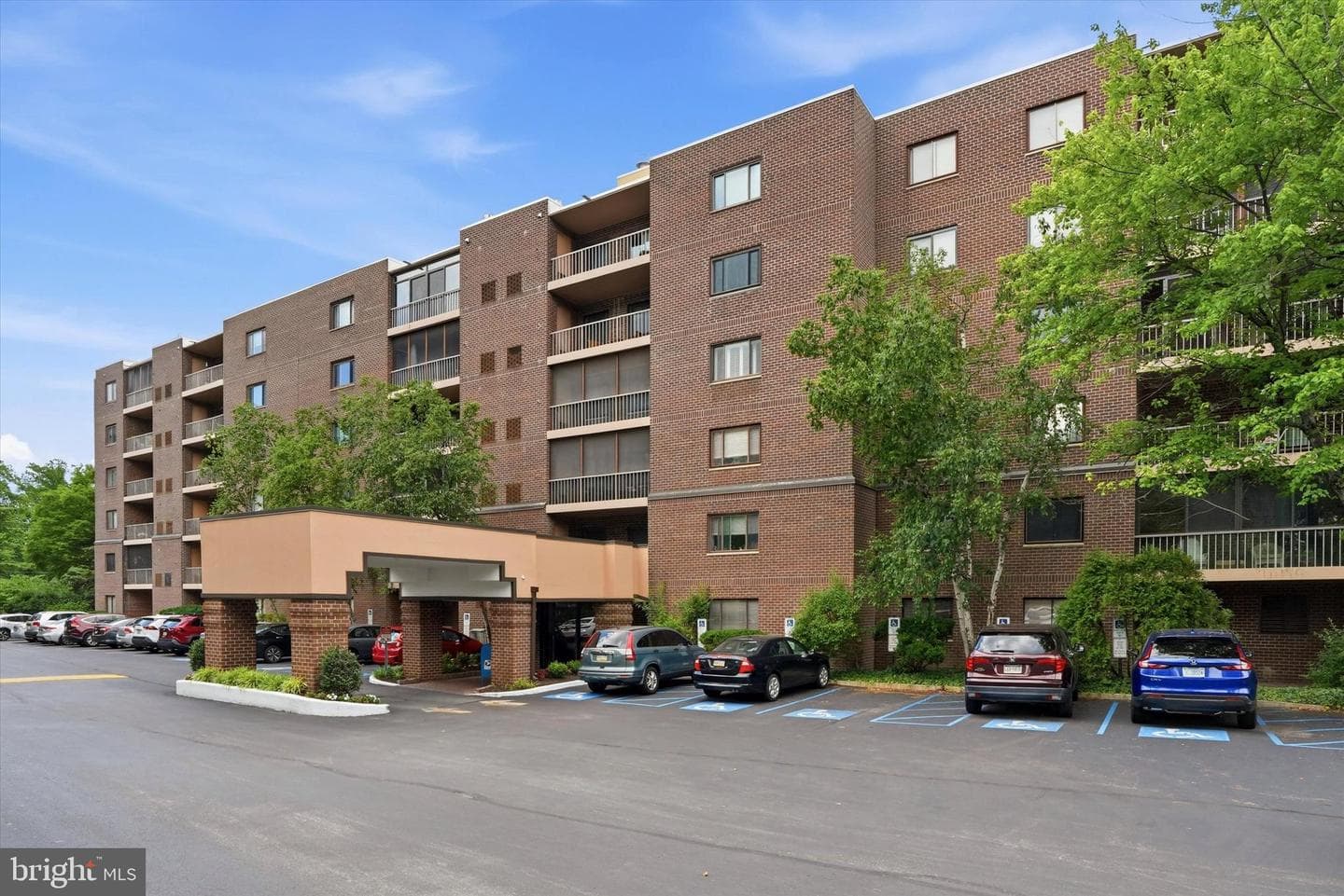 1219 W Wynnewood Road #413