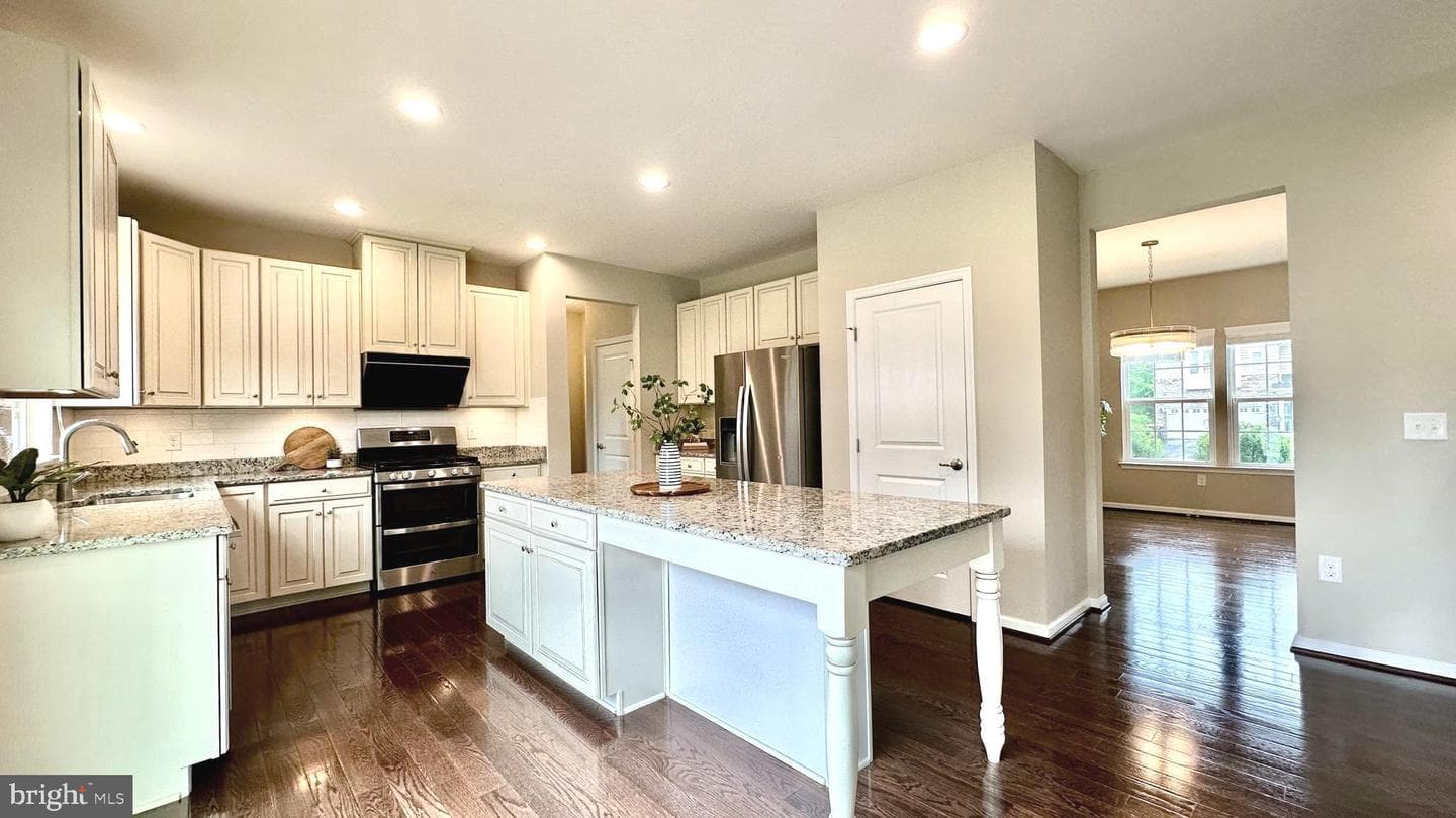 1715 Hedgewood Road photo 18