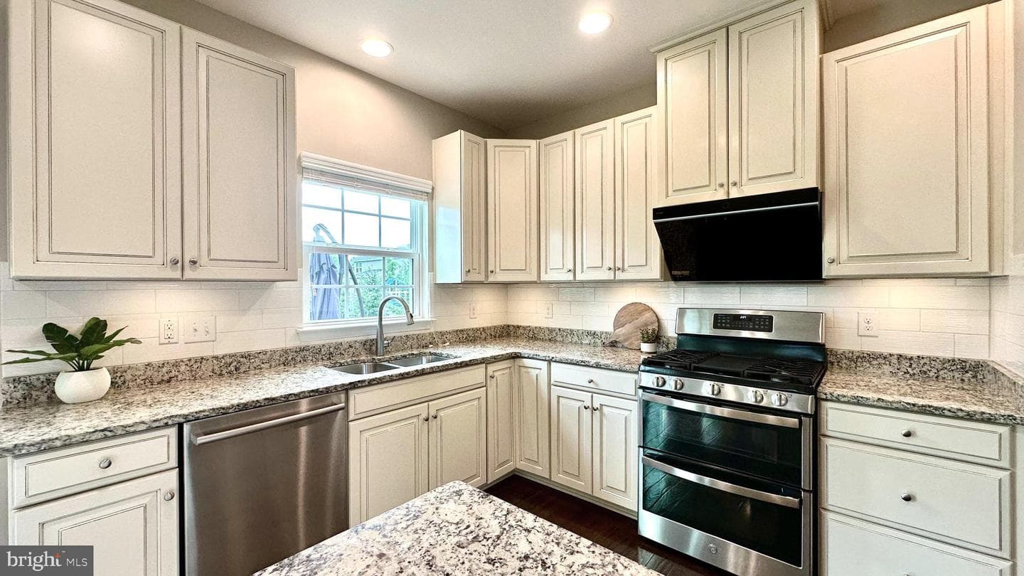 1715 Hedgewood Road photo 22