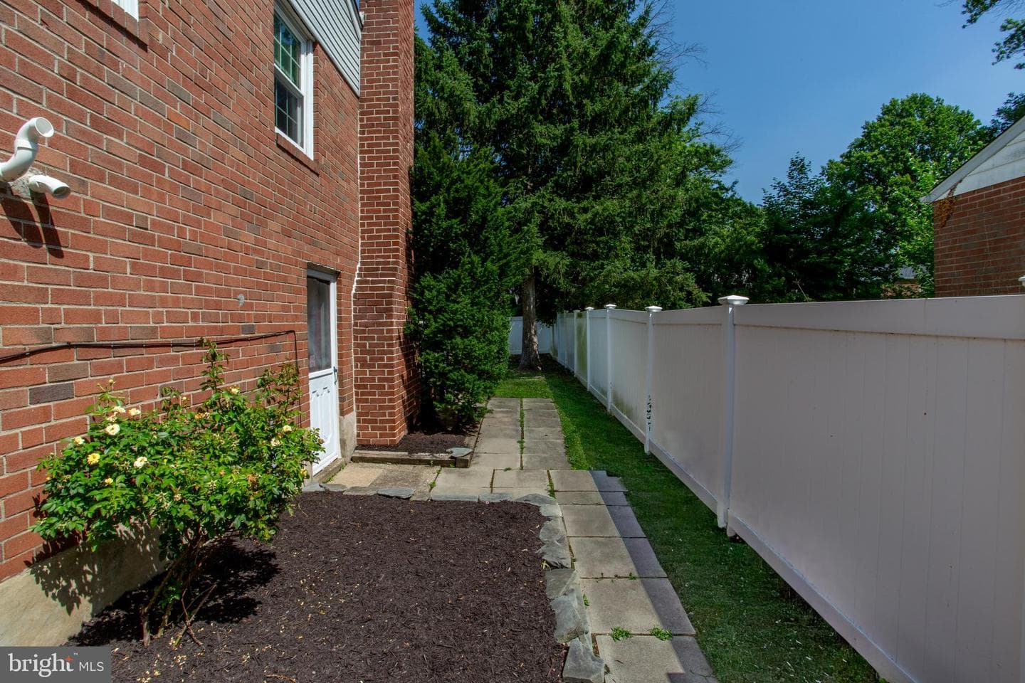 277 Edwards Drive photo 29