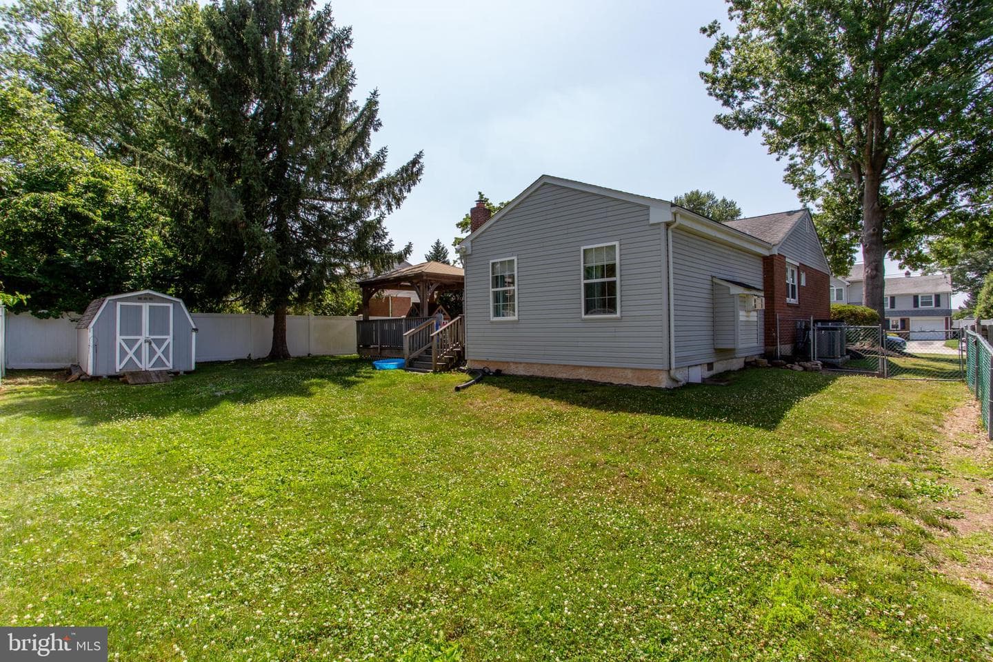 277 Edwards Drive photo 32