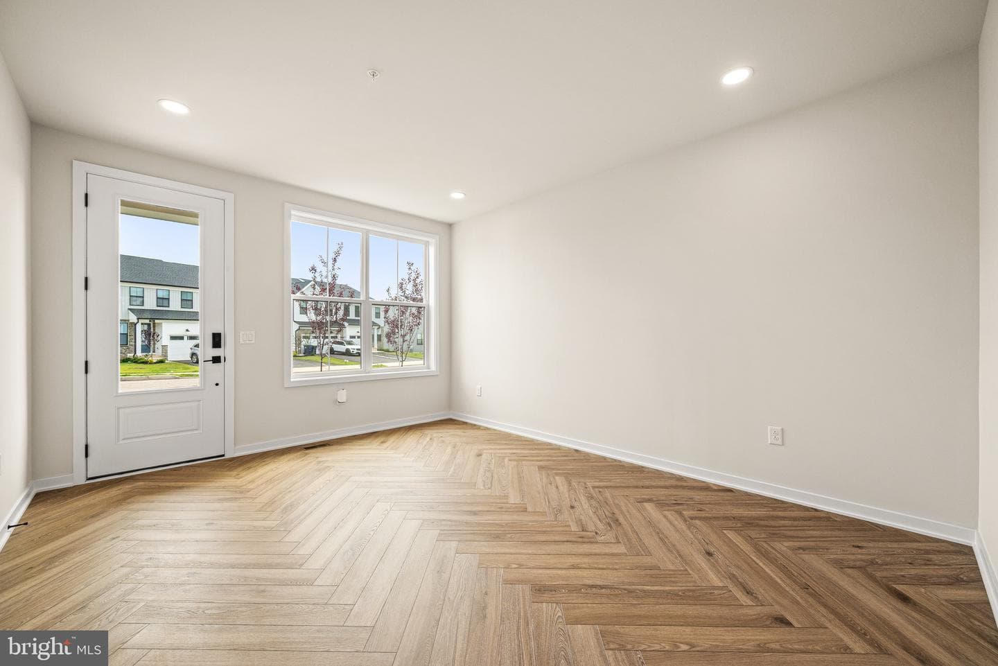 352 Aspen Way photo 3