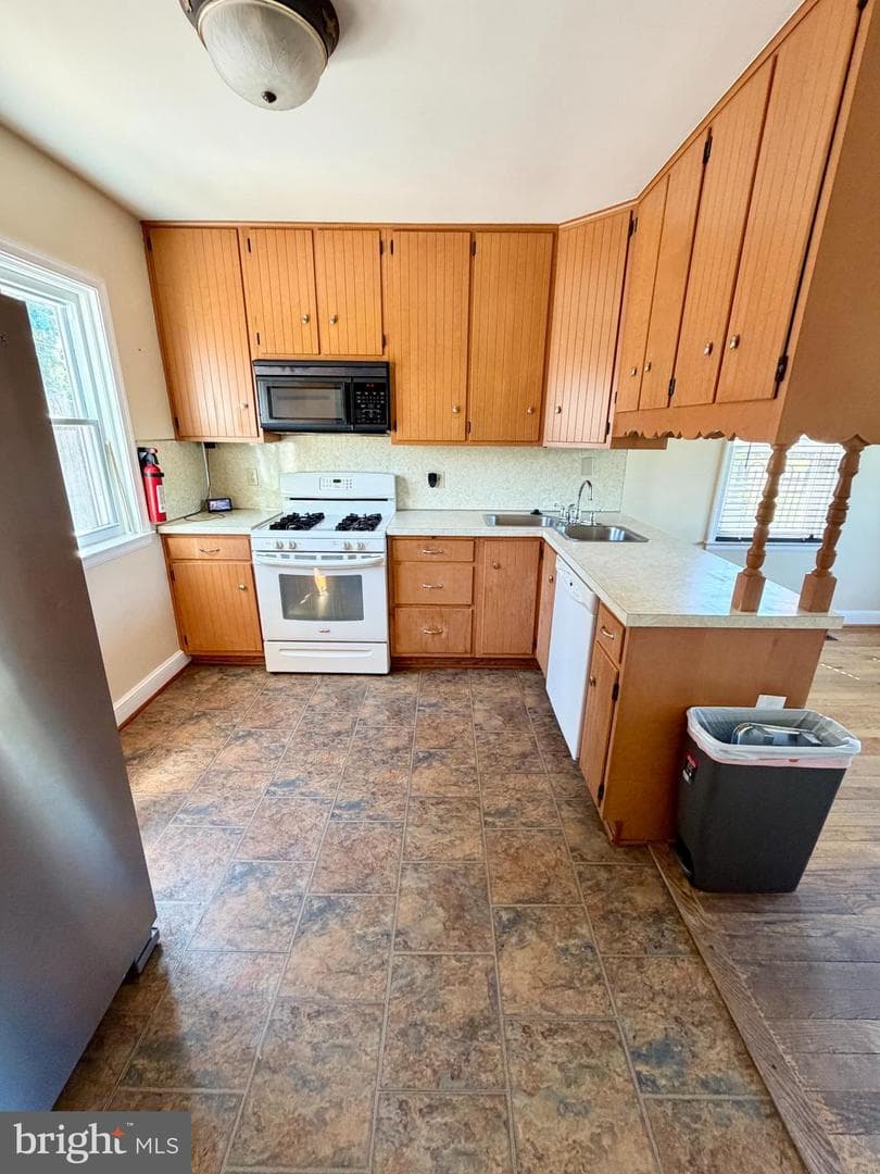 1421 Cherry Lane photo 23