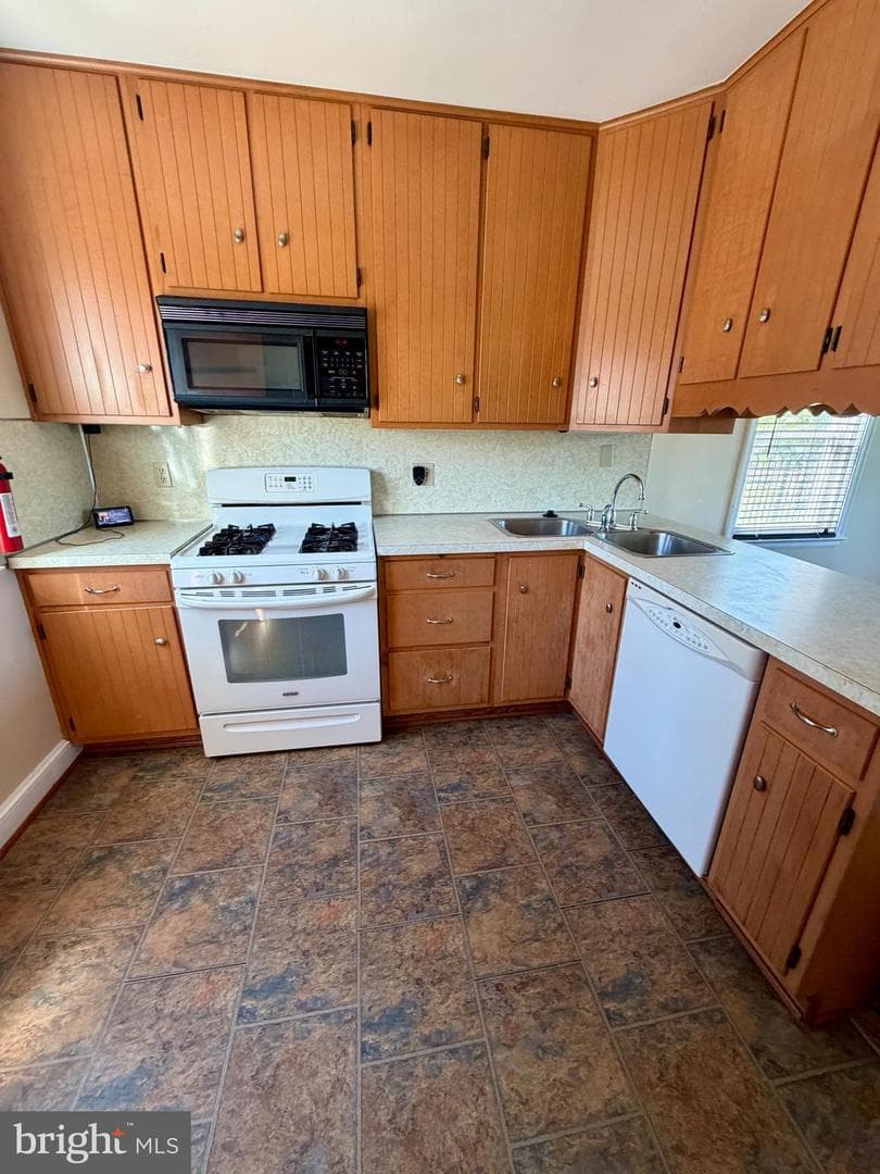 1421 Cherry Lane photo 25