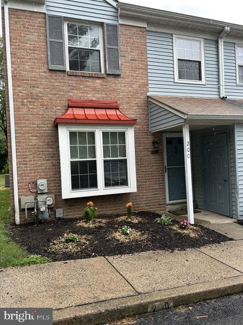 200 Brookwood Drive photo 1