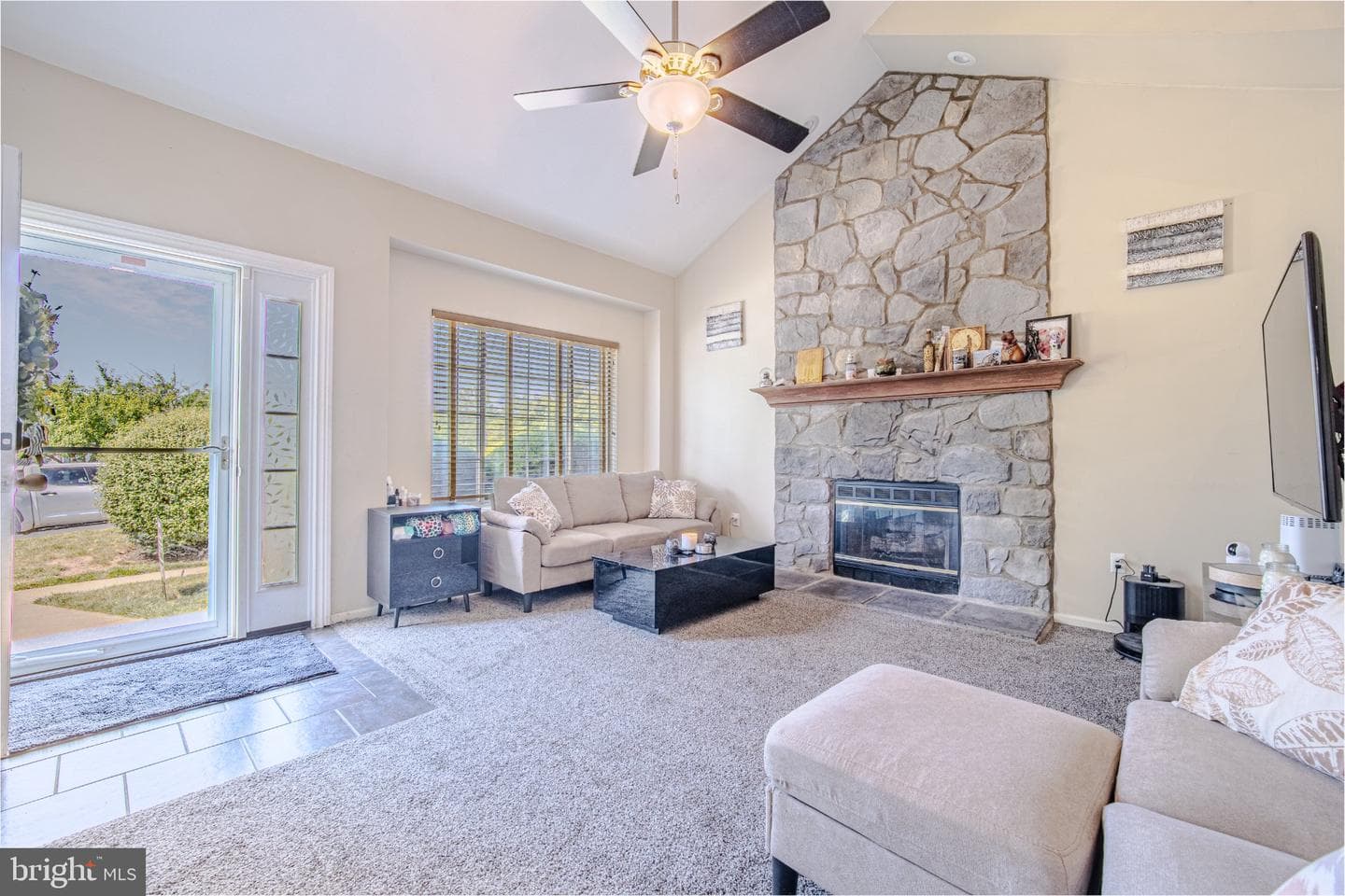 337 Pondview Drive photo 3