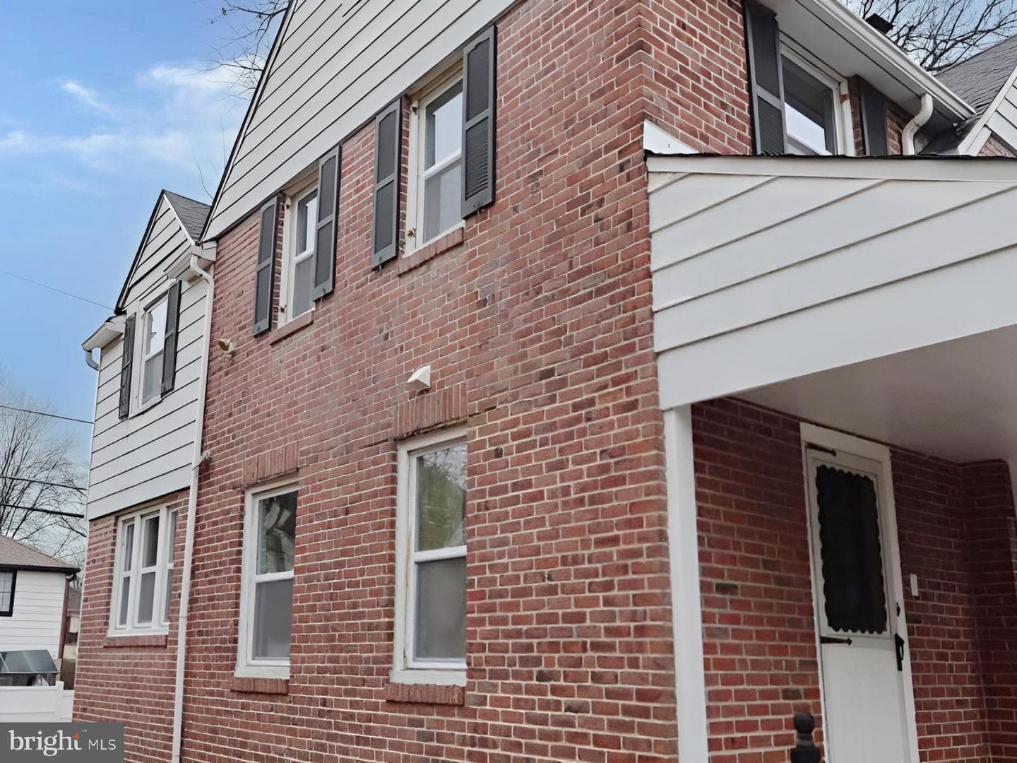 1516 Surrey Lane photo 4