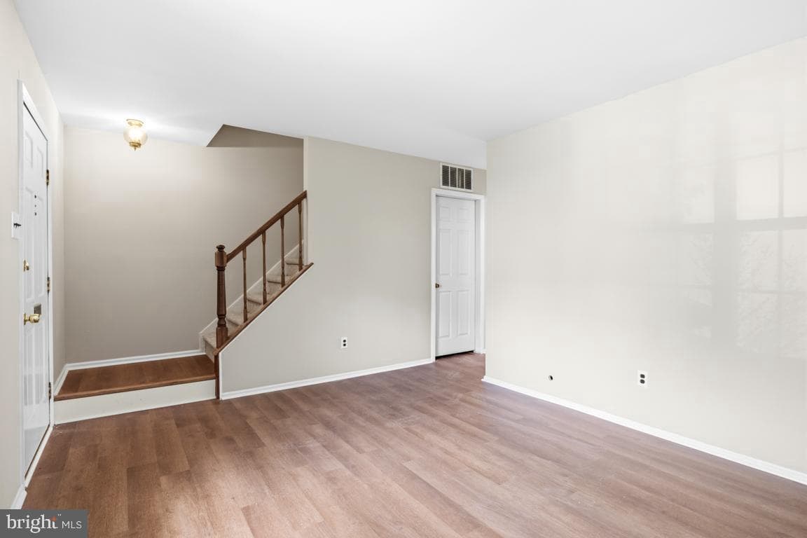 307 Franklin Court photo 5