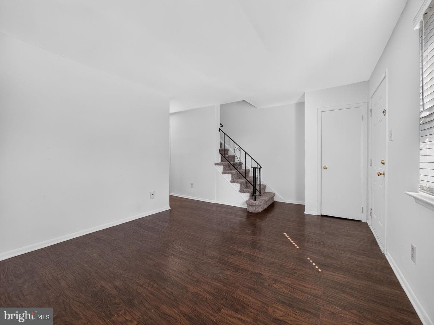 1098 Bayless Place photo 6