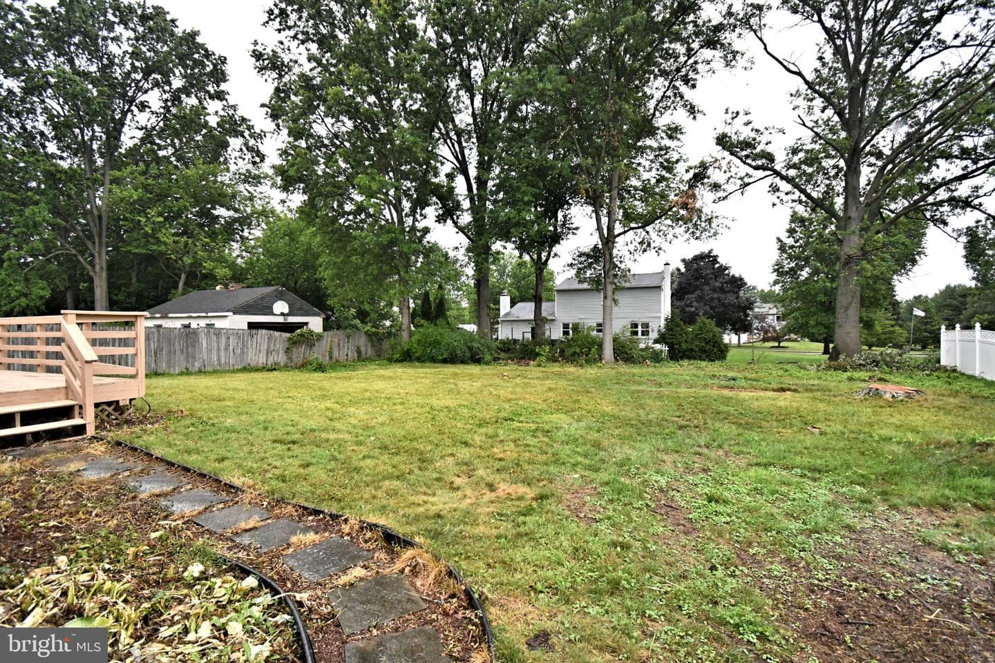 1017 Emerald Avenue photo 25