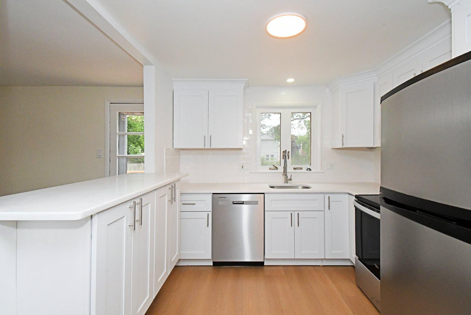 1017 Emerald Avenue photo 6