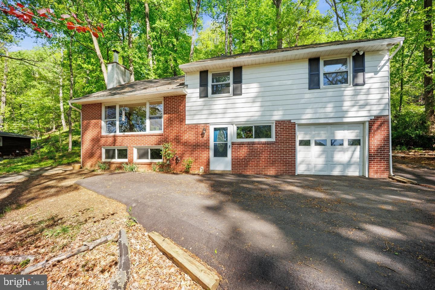 156 Gypsy Lane photo 3