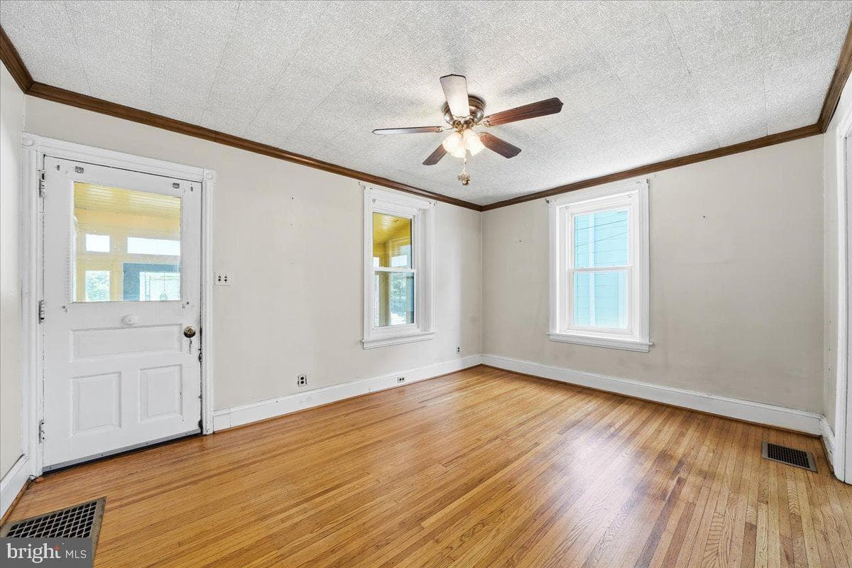 16 W Spring Avenue photo 6