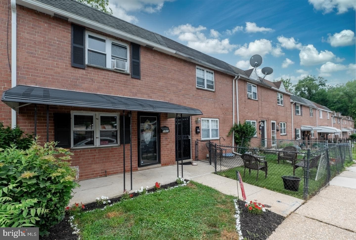 1028 Walnut photo 3