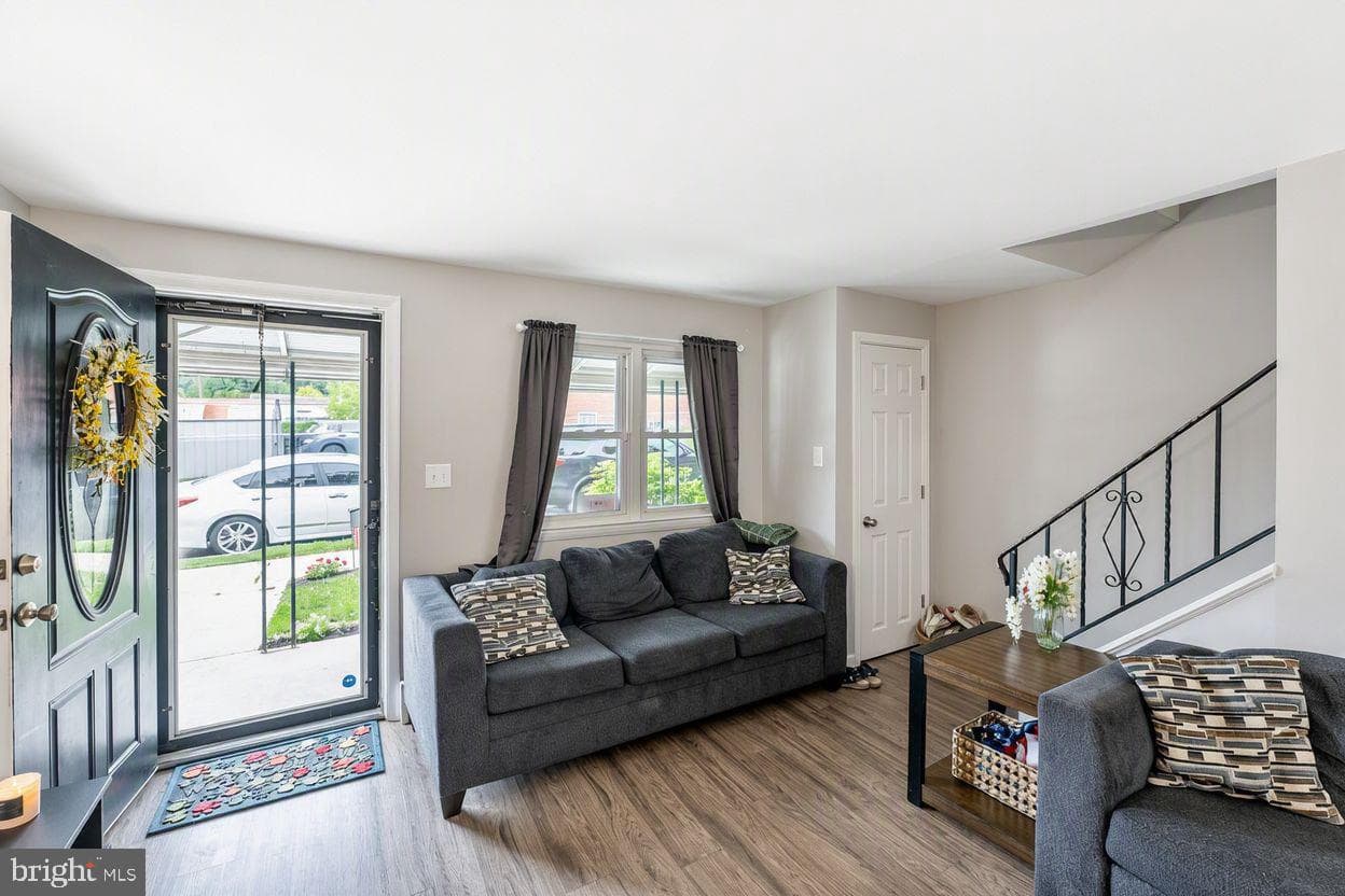 1028 Walnut photo 5
