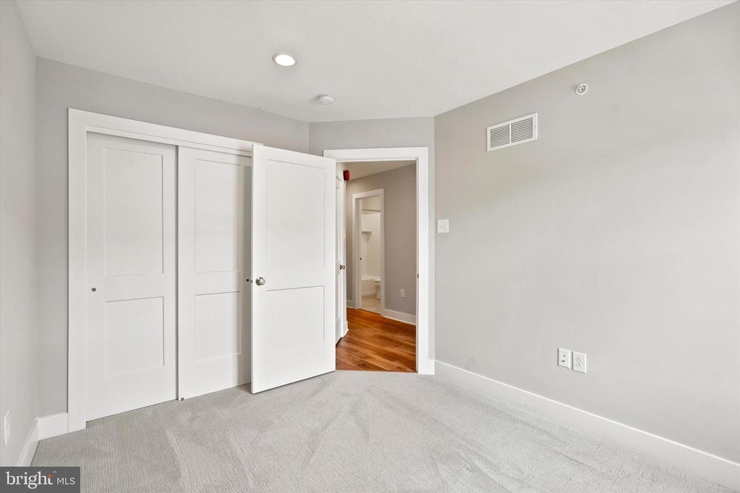 35 Third Avenue photo 30