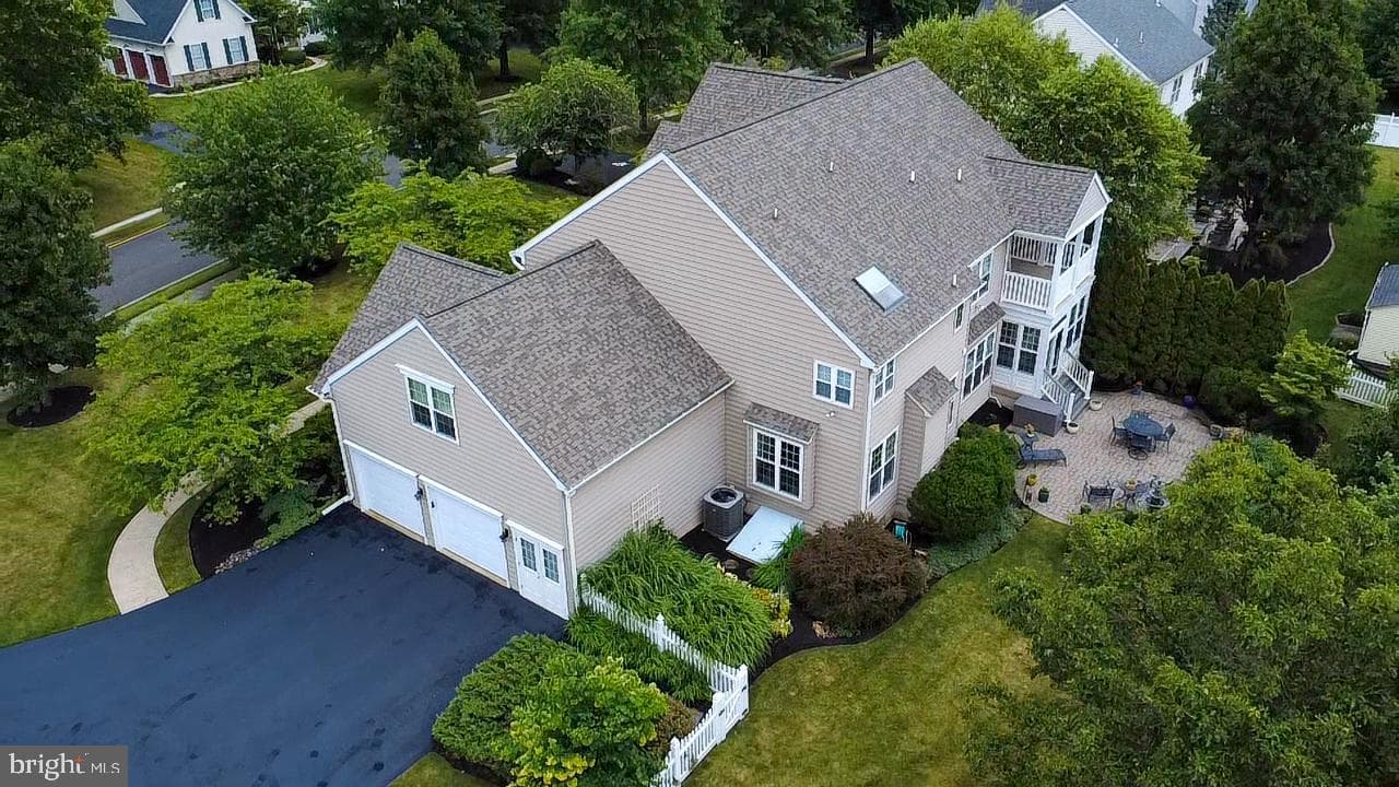 650 Grantham Lane photo 3