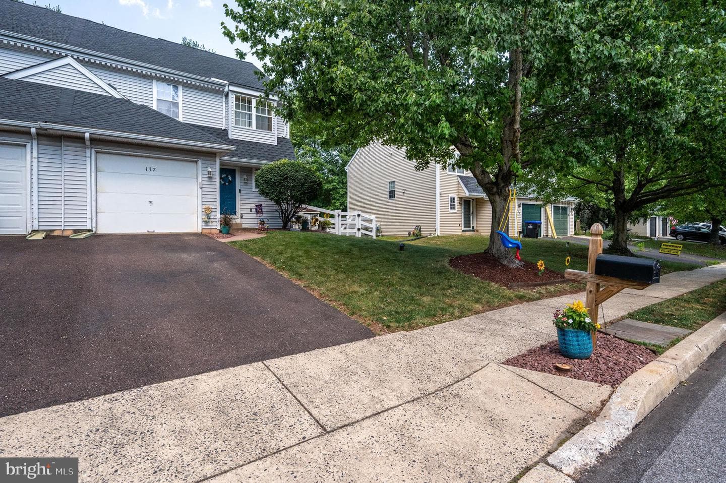 137 Azalea Circle photo 4