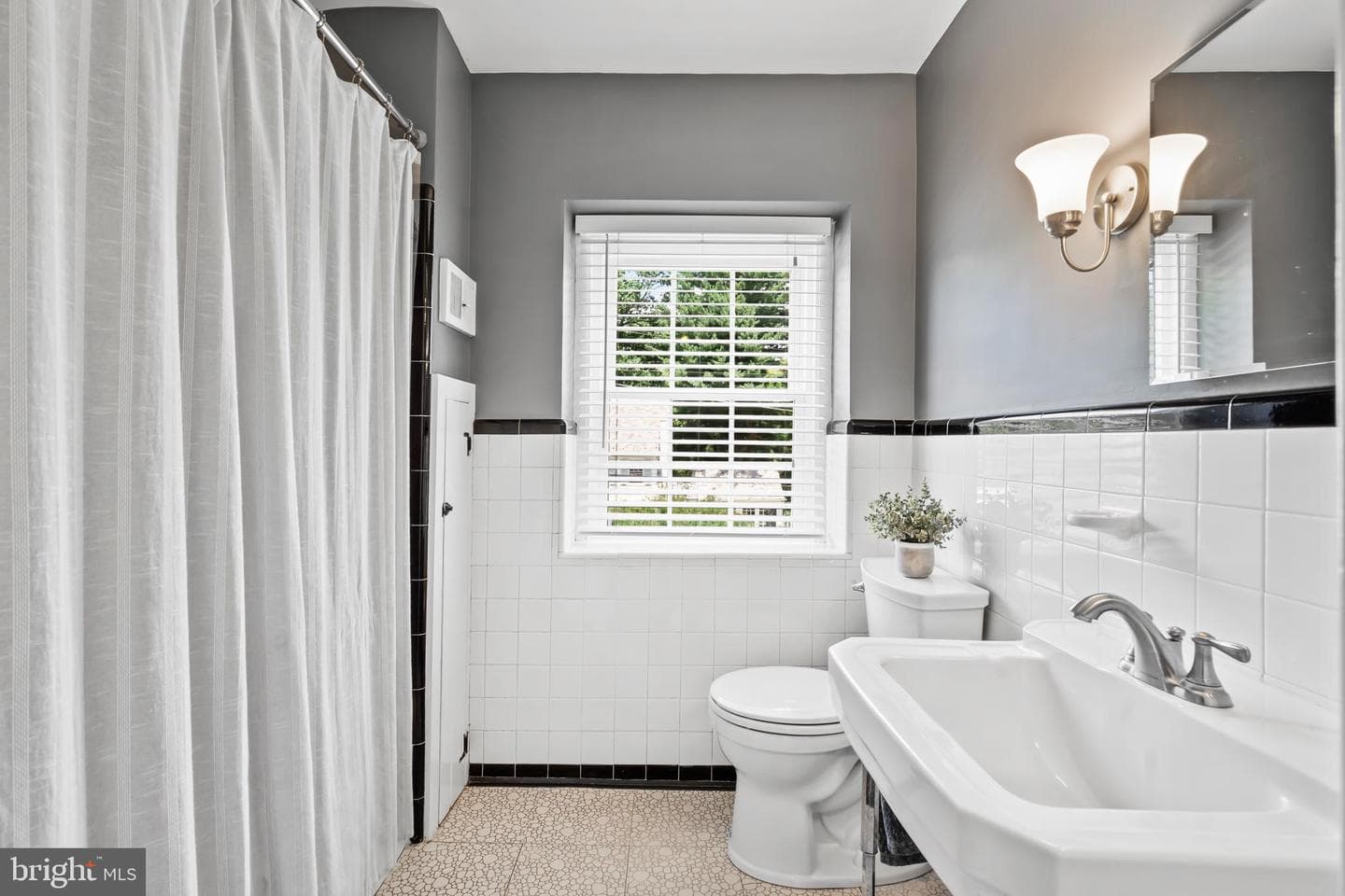 108 E Waverly Road photo 20