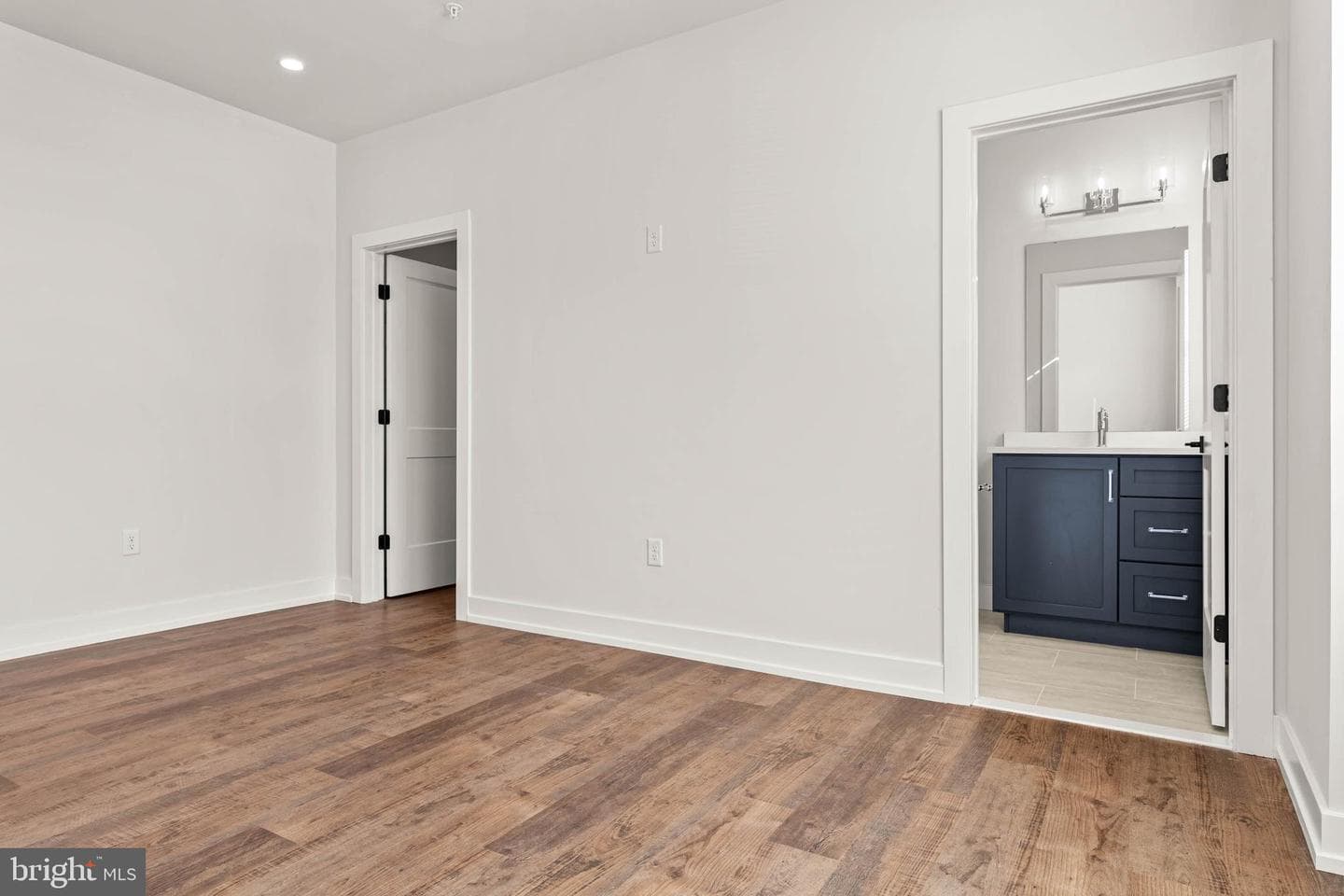 417 Isabelle Court #201 photo 16