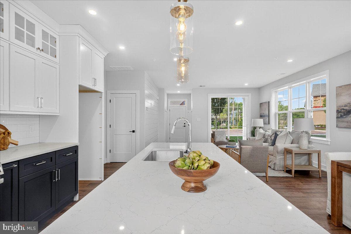 417 Isabelle Court #201 photo 25