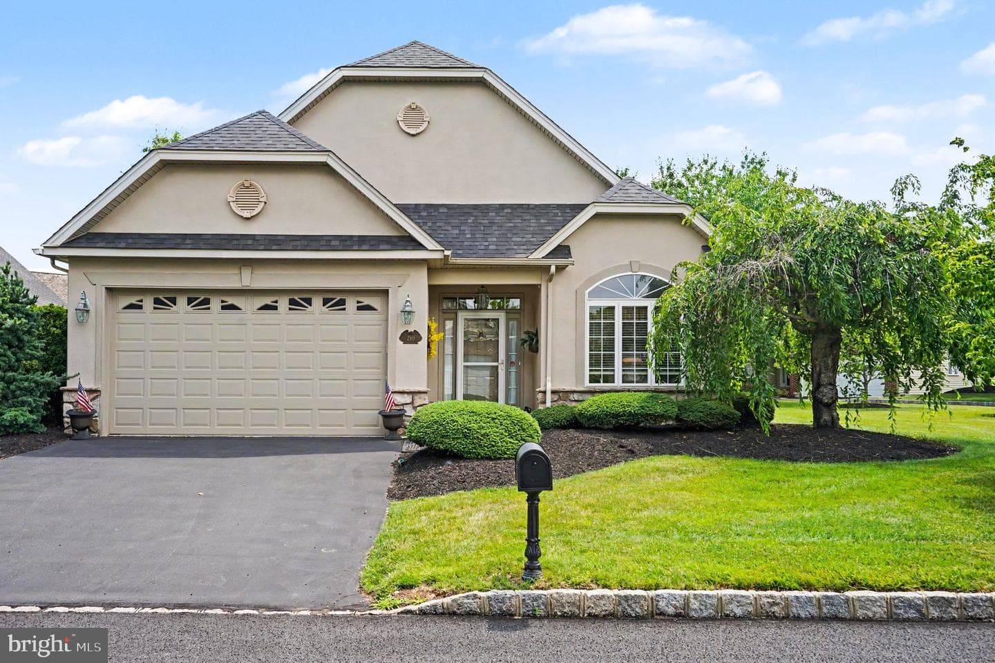 290 Kingsfield Drive photo 1