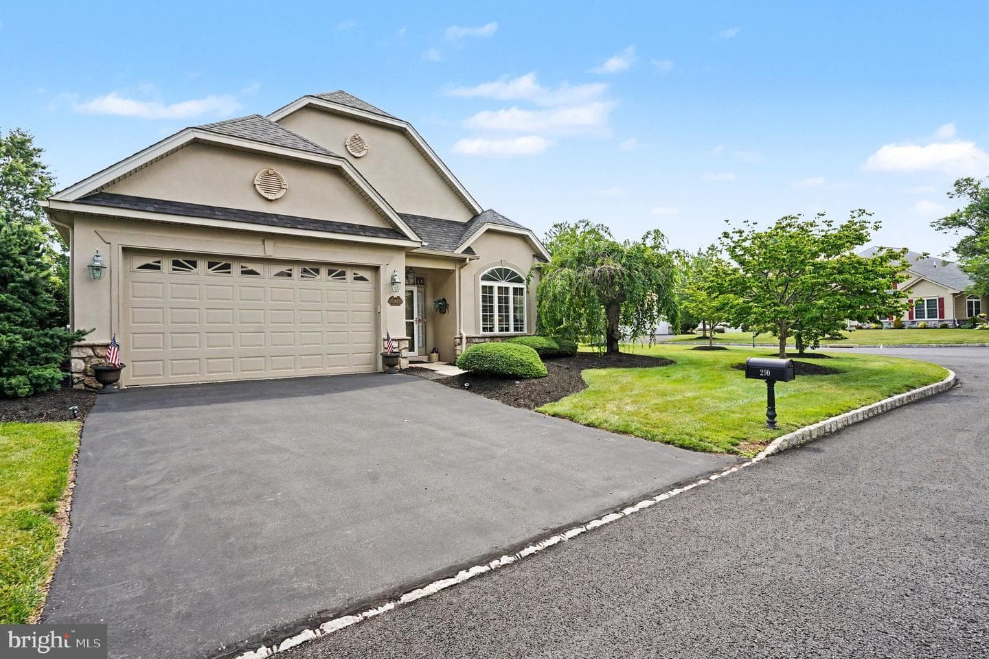 290 Kingsfield Drive photo 2
