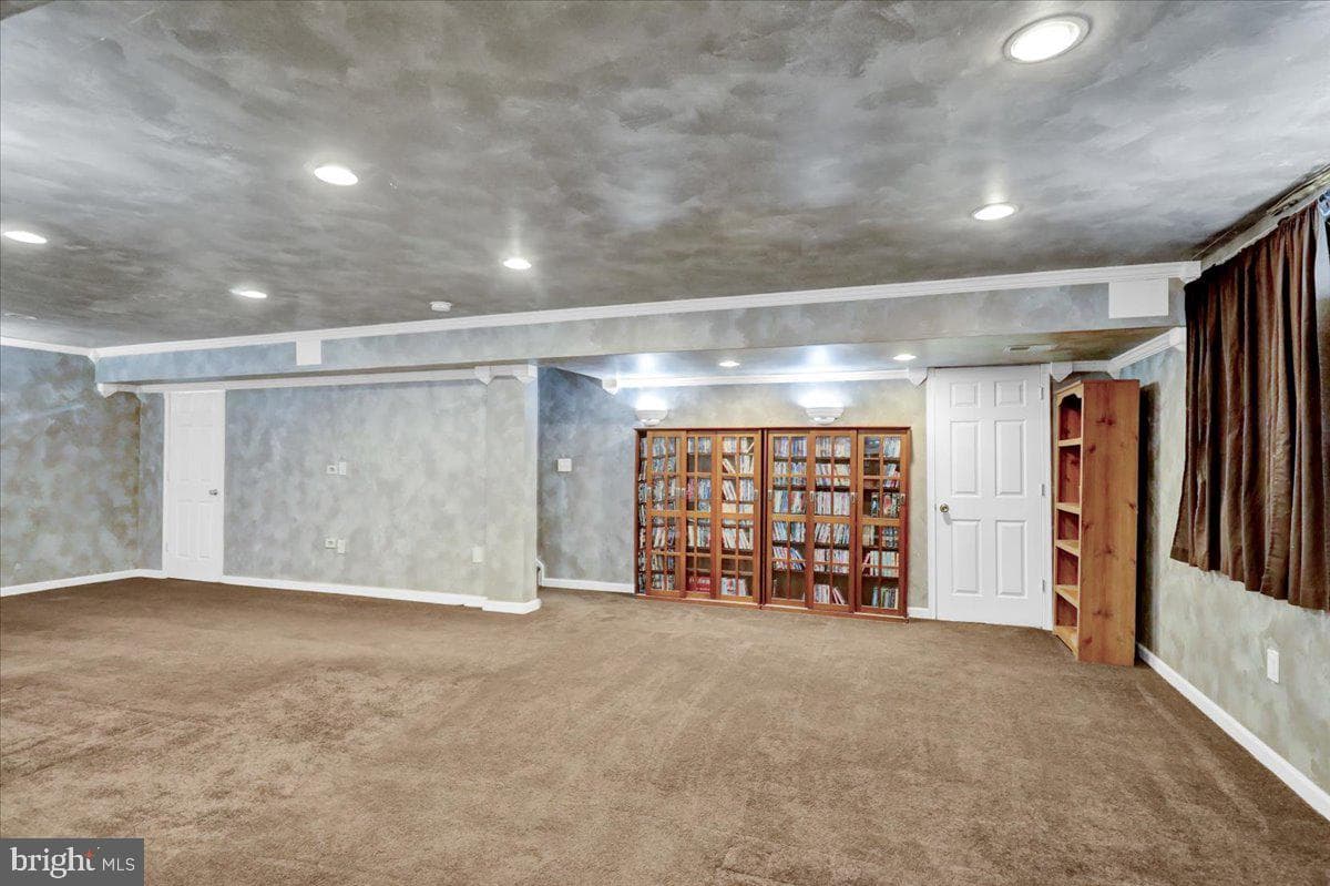 165 Sycamore Boulevard photo 38