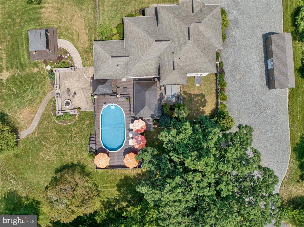165 Sycamore Boulevard photo 55