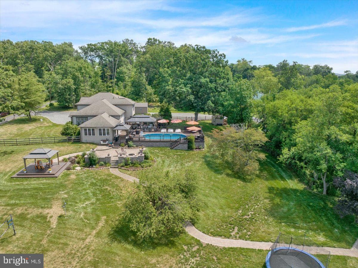 165 Sycamore Boulevard photo 60