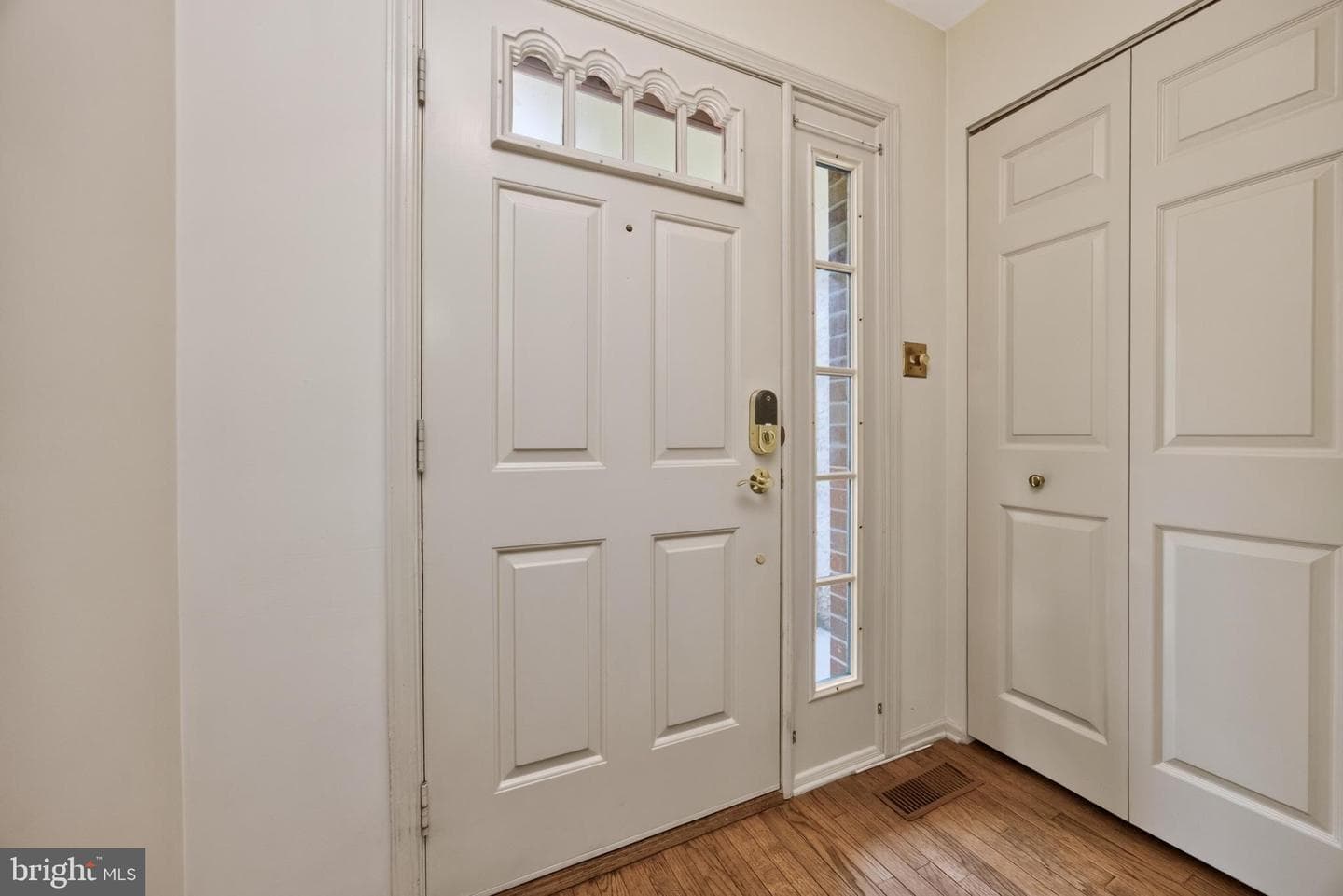 2116 Yorktown North N photo 4