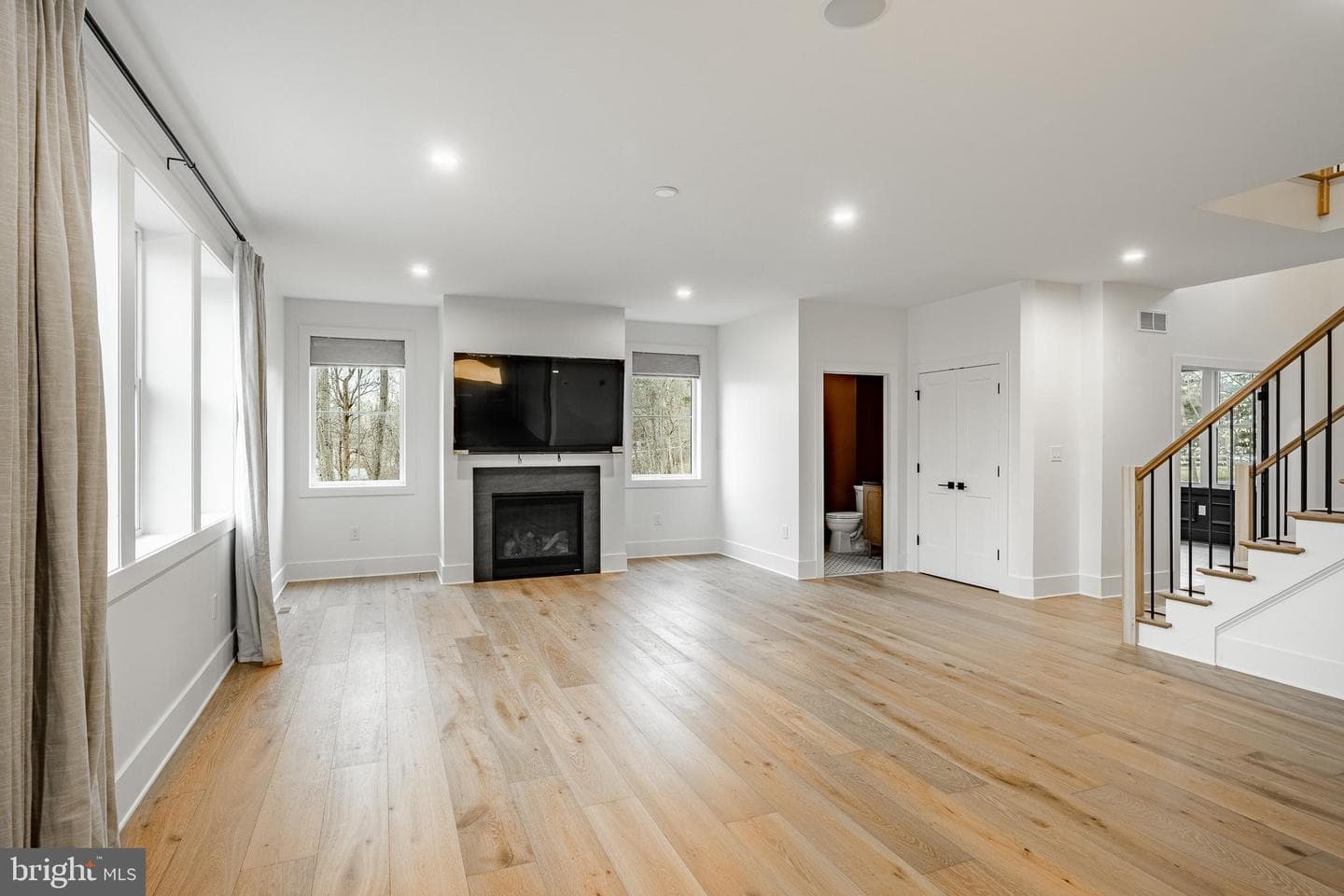 415 W Prospect Avenue photo 11
