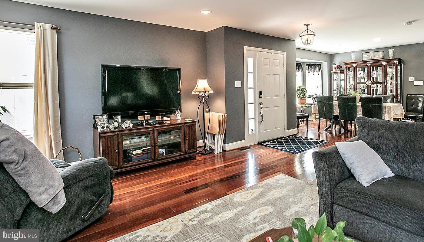 1304 Reagan Court photo 4