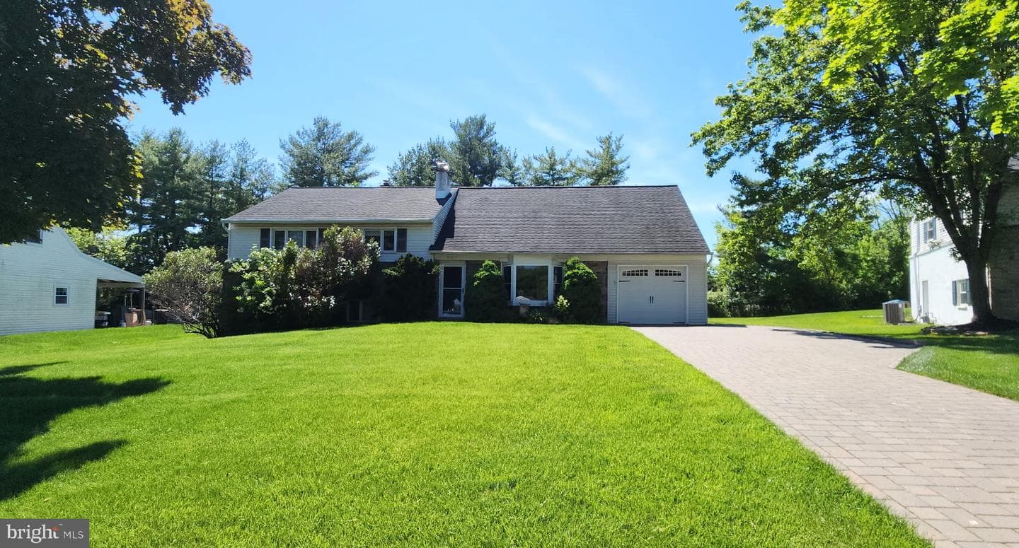 627 General Armstrong Road photo 3